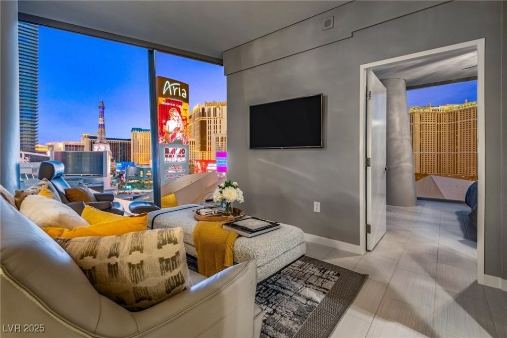 3722 Las Vegas Boulevard, Unit 706, Las Vegas, NV 89158 Main Photo