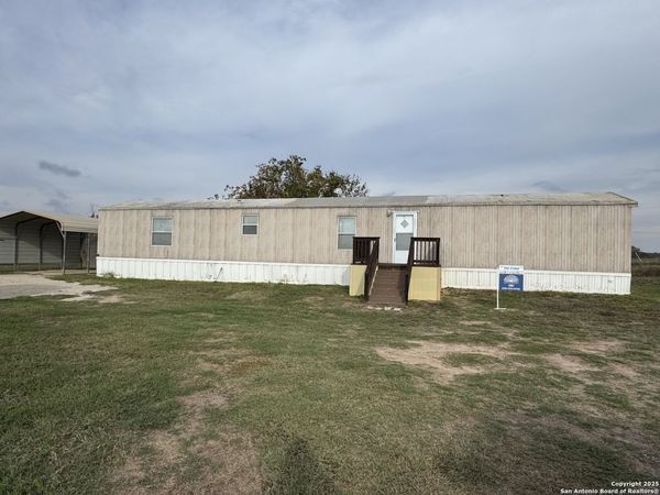 110 Deer Park, UNIT B, La Vernia, TX 78121