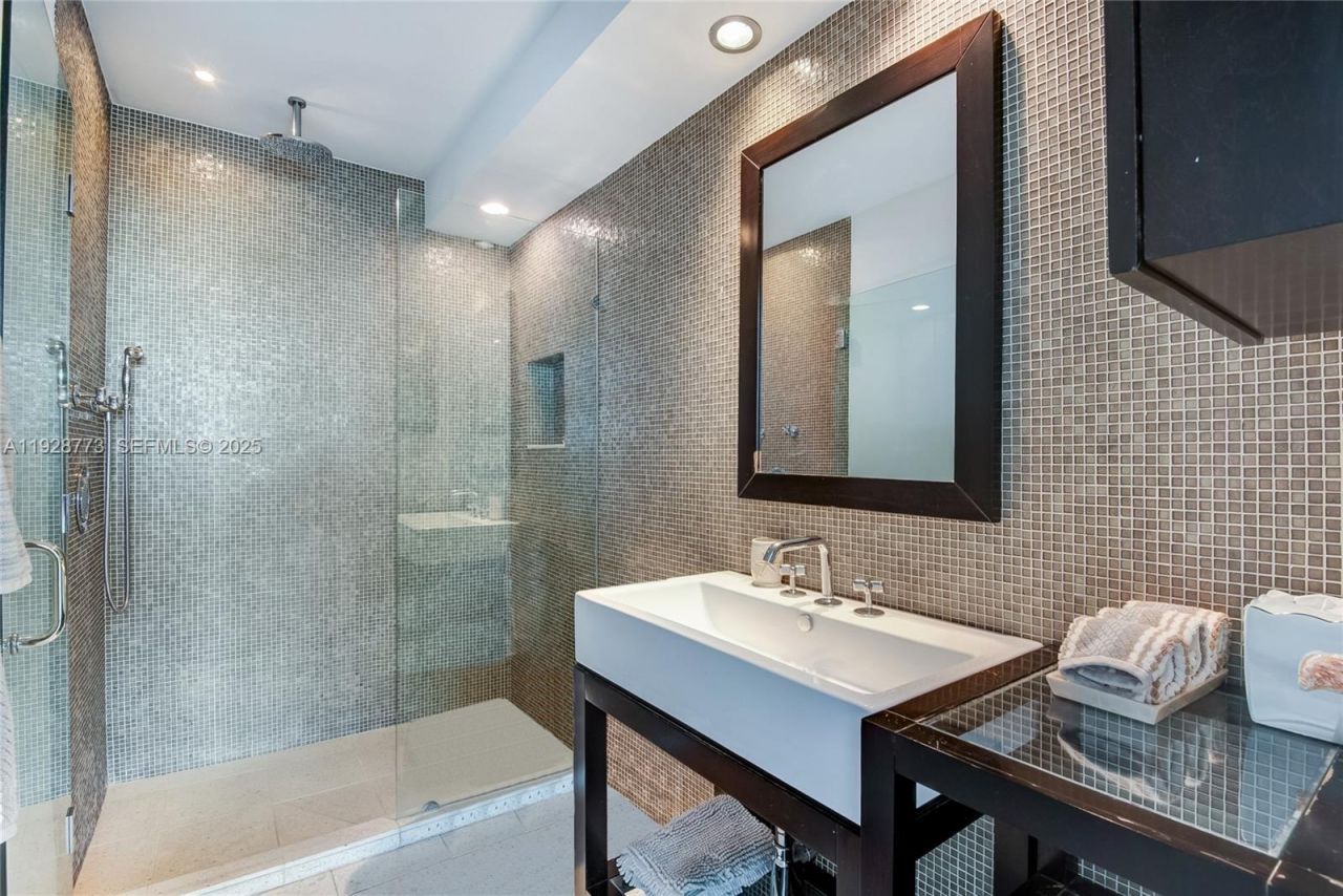 1000 West Ave, Unit 311, Miami Beach, FL 33139 Photo