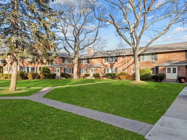 51 Edmunton Drive, Unit F17, North Babylon, NY 11704