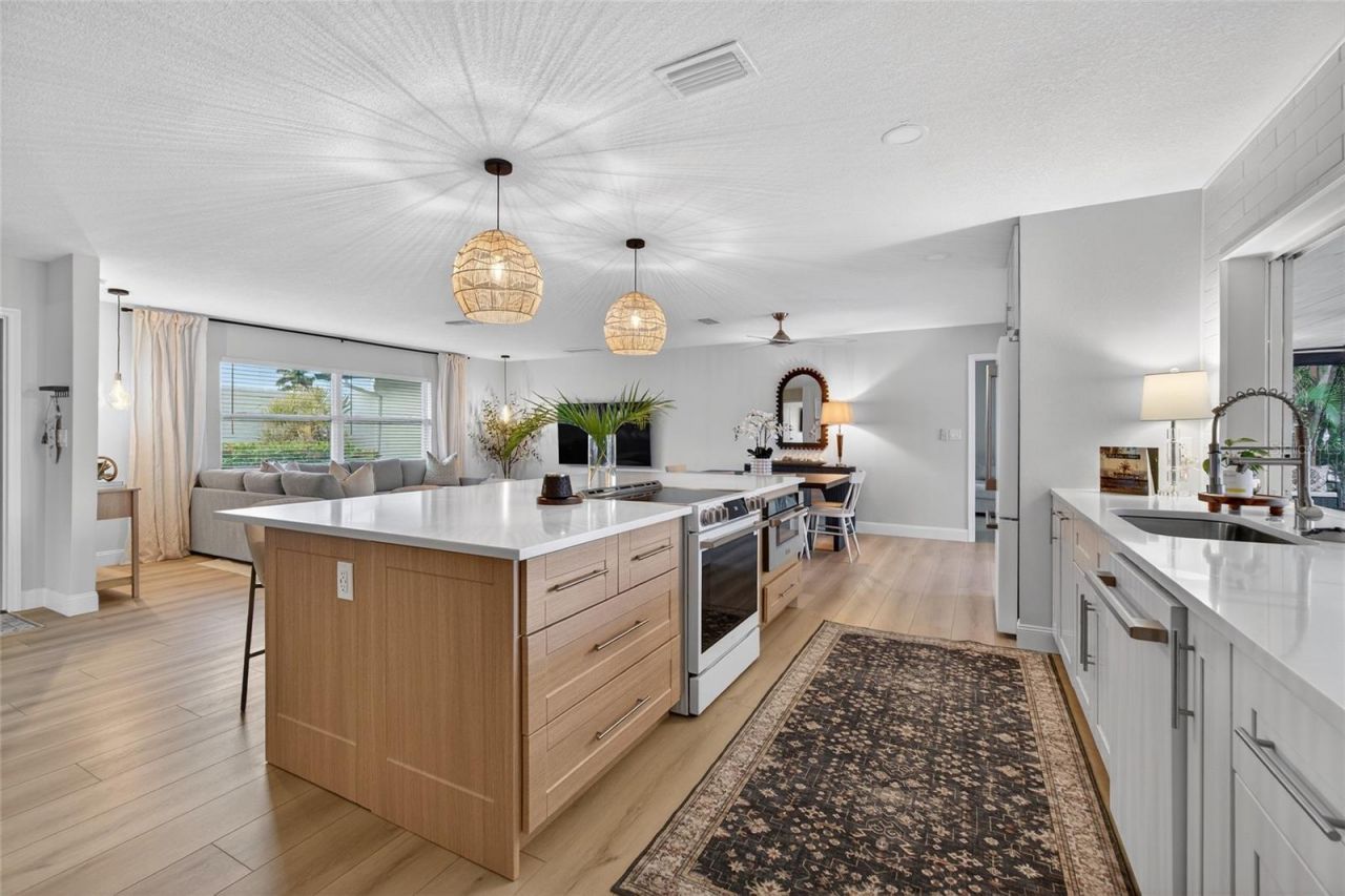 2000 Kansas Avenue Ne, Saint Petersburg, FL 33703 Photo