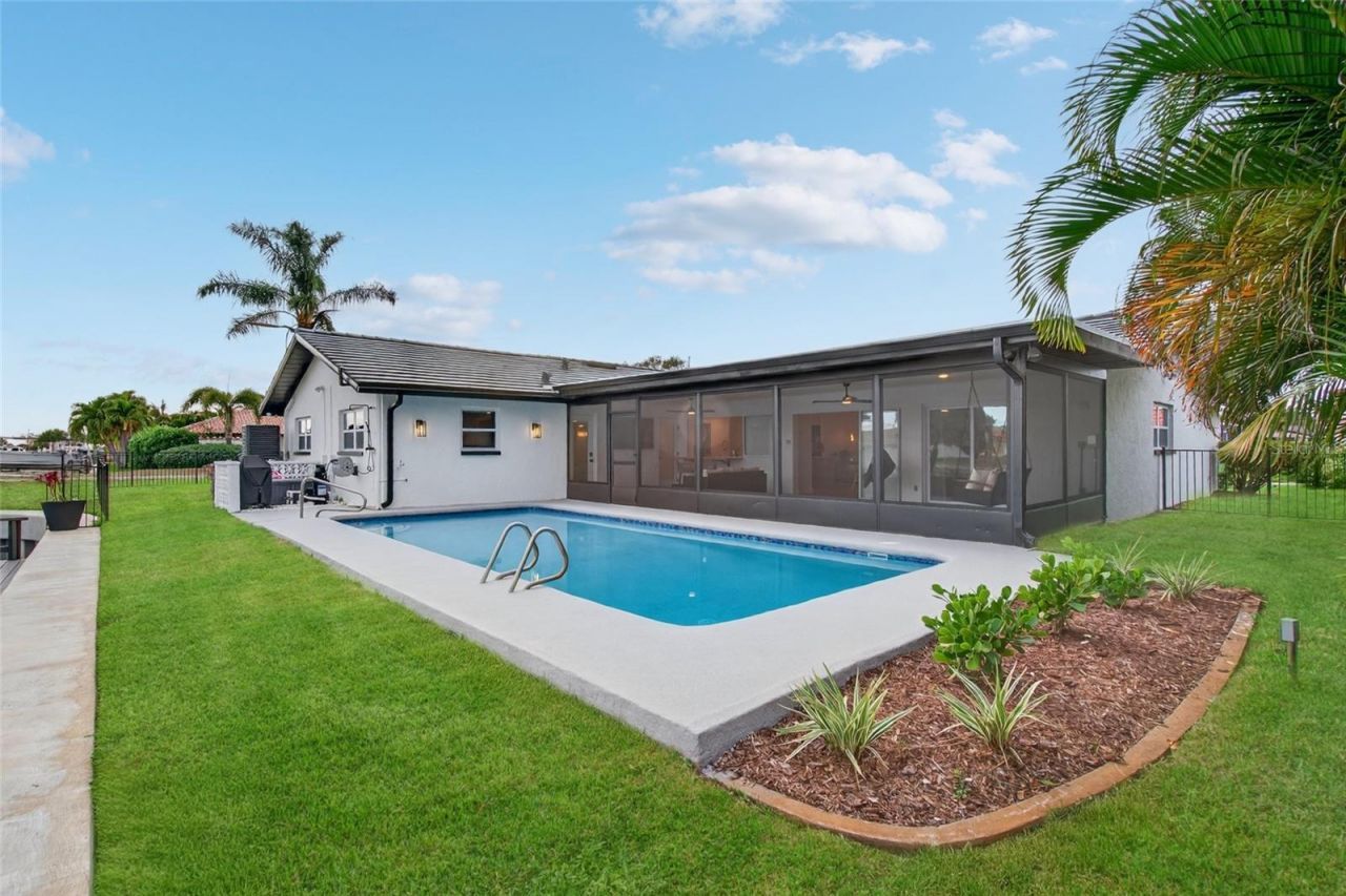 2000 Kansas Avenue Ne, Saint Petersburg, FL 33703 Photo