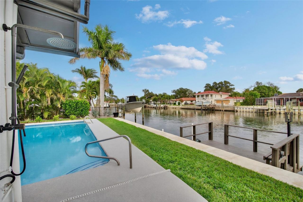 2000 Kansas Avenue Ne, Saint Petersburg, FL 33703 Photo