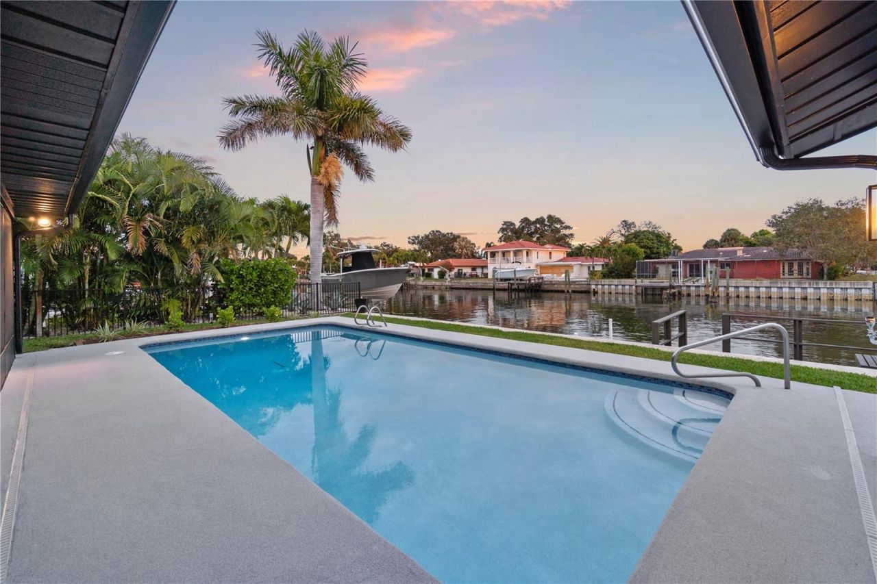 2000 Kansas Avenue Ne, Saint Petersburg, FL 33703 Photo