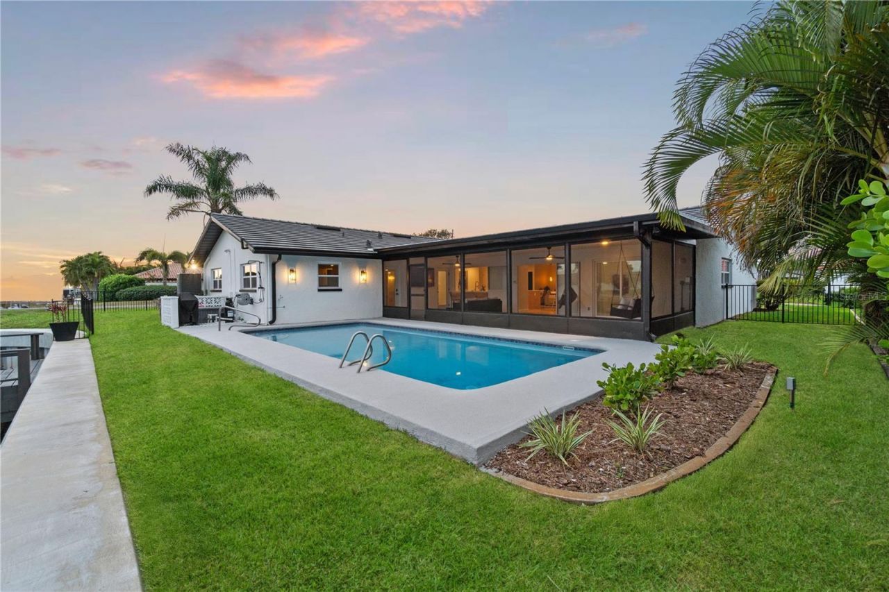 2000 Kansas Avenue Ne, Saint Petersburg, FL 33703 Photo