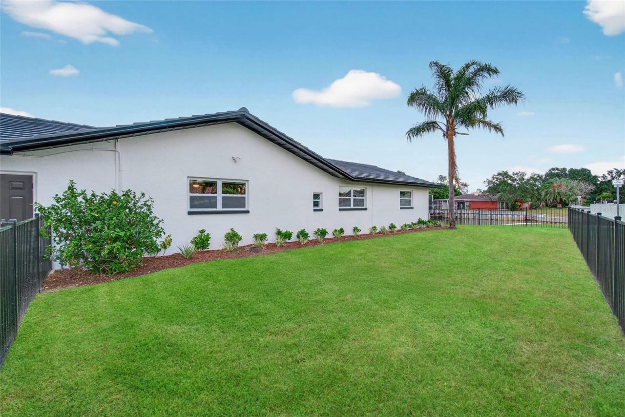 2000 Kansas Avenue Ne, Saint Petersburg, FL 33703 Photo