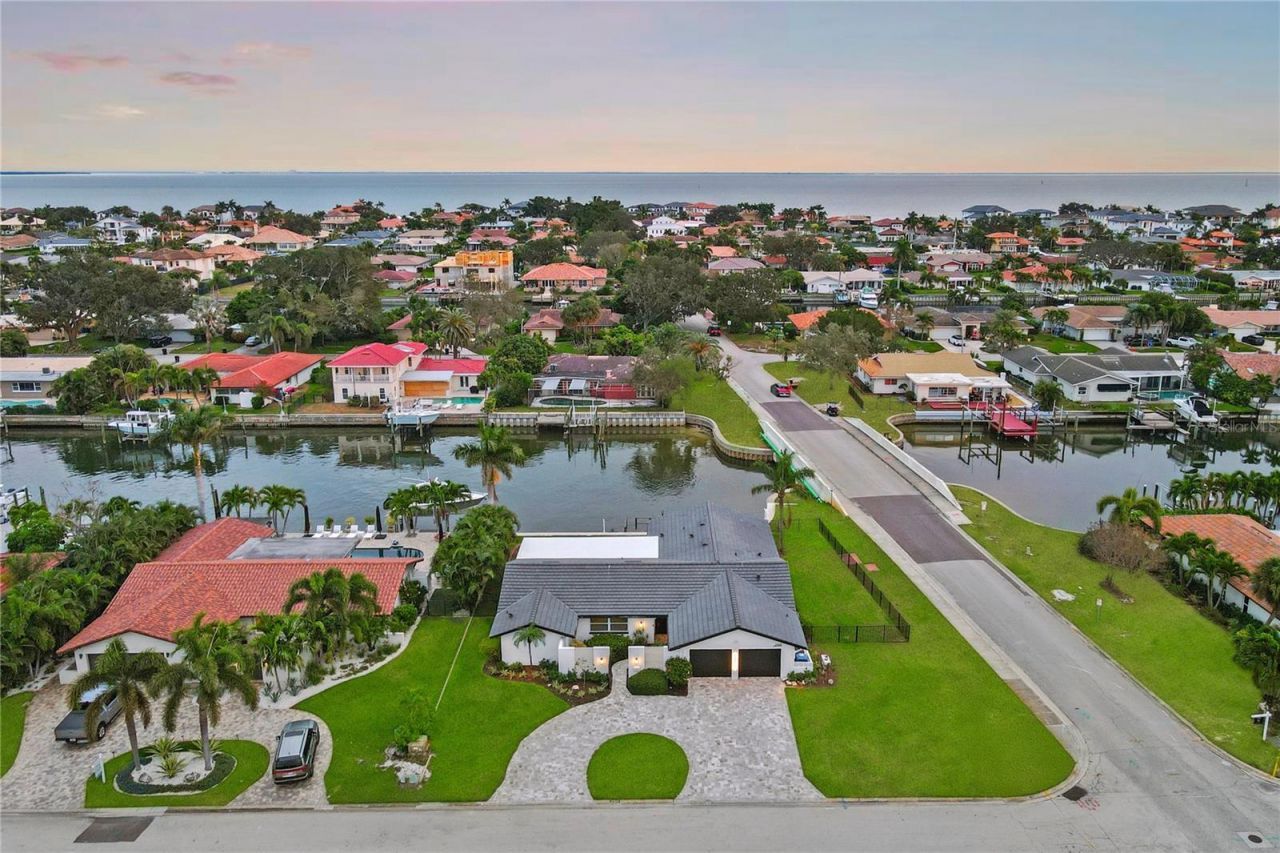 2000 Kansas Avenue Ne, Saint Petersburg, FL 33703 Photo