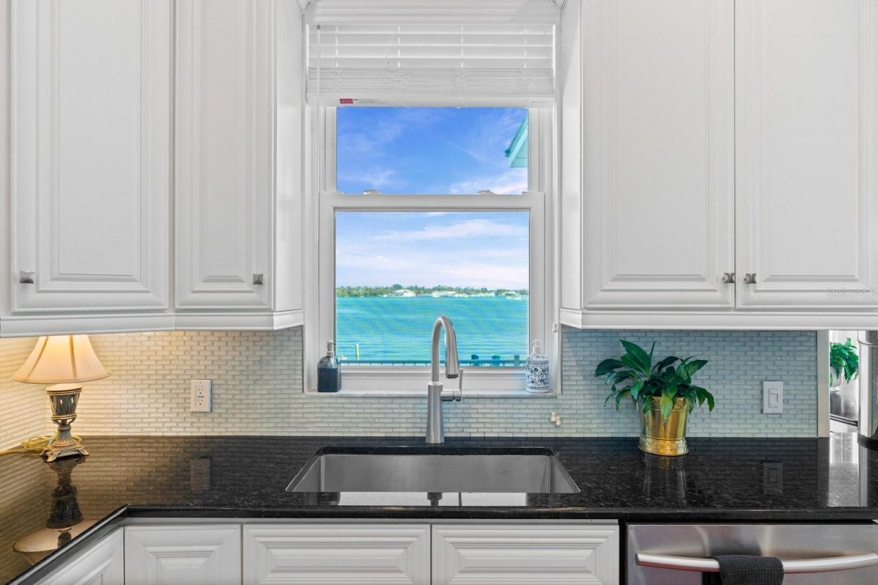 110 6th Street S, Bradenton Beach, FL 34217 Photo