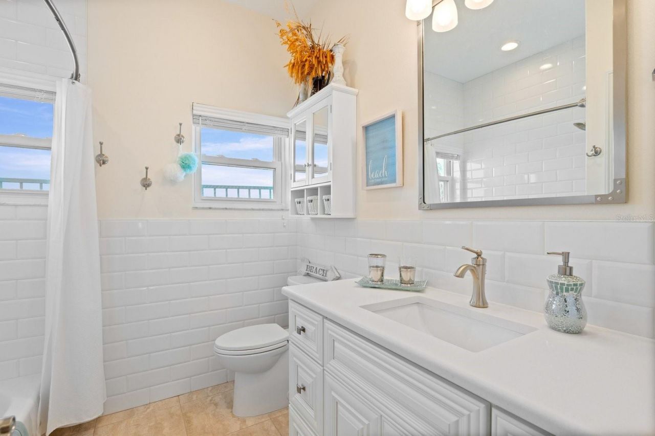 110 6th Street S, Bradenton Beach, FL 34217 Photo