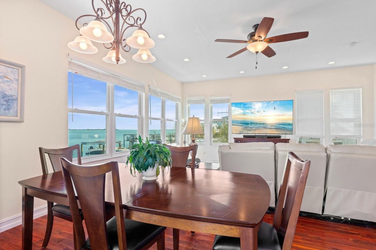 110 6th Street S, Bradenton Beach, FL 34217 Photo