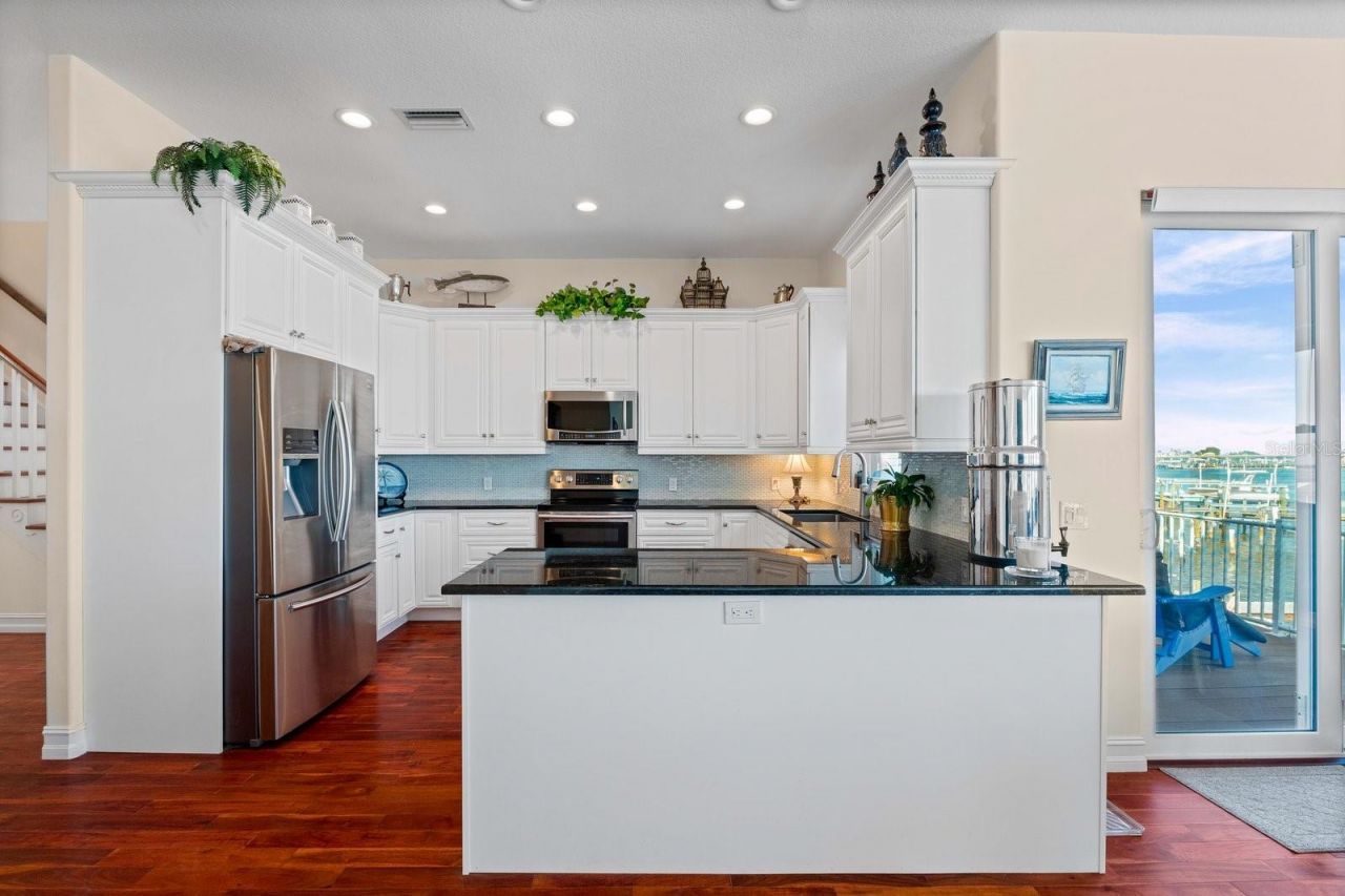 110 6th Street S, Bradenton Beach, FL 34217 Photo