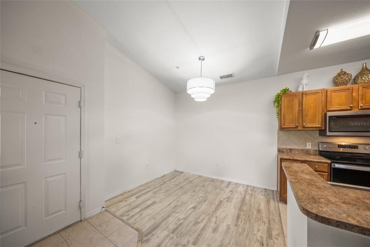 8341 38th Street Circle E, Unit 303, Sarasota, FL 34243 Photo