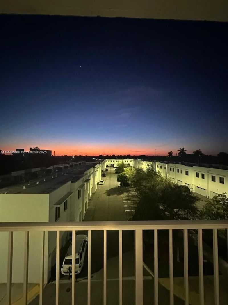 2651 NE 212th Ter, Unit 400, Miami, FL 33180 Photo