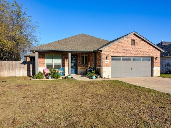601 Mathew Street, Grandview, TX 76050