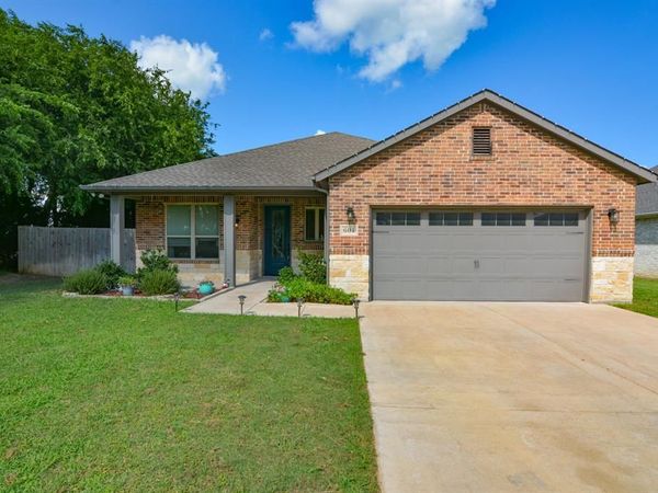 601 Mathew Street, Grandview, TX 76050