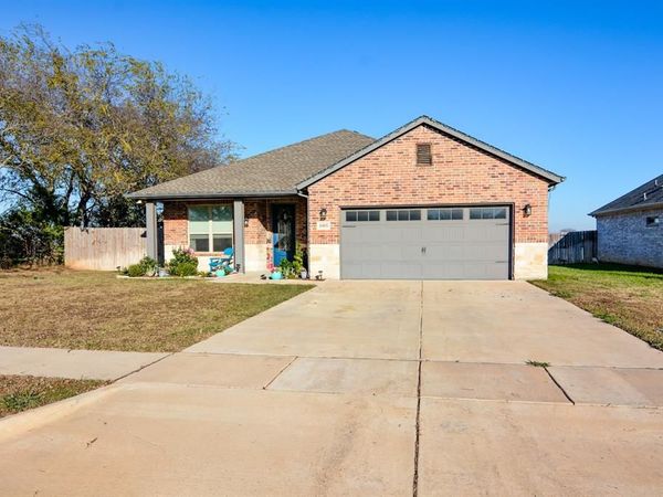 601 Mathew Street, Grandview, TX 76050
