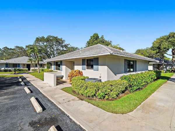 212 Club Drive, Palm Beach Gardens, FL 33418