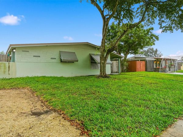 5711 SW 37th Court, Davie, FL 33314