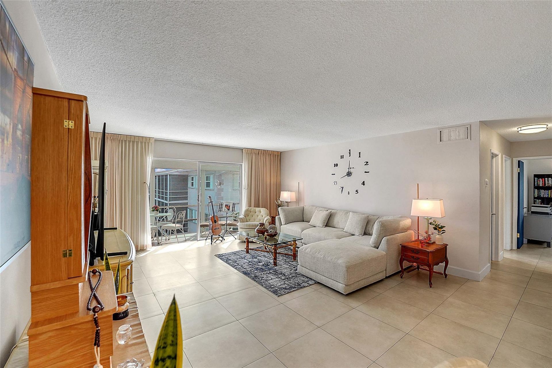 700 Layne Boulevard, Unit 301, Hallandale Beach, FL 33009 Photo