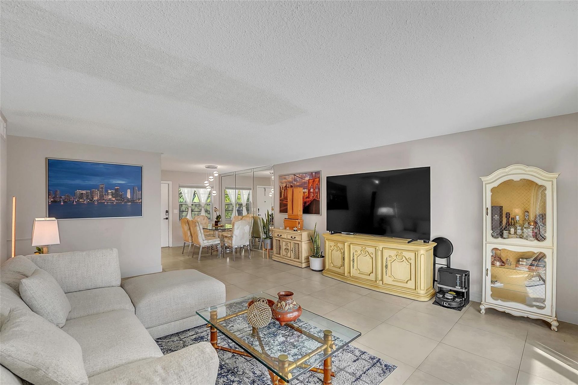 700 Layne Boulevard, Unit 301, Hallandale Beach, FL 33009 Photo