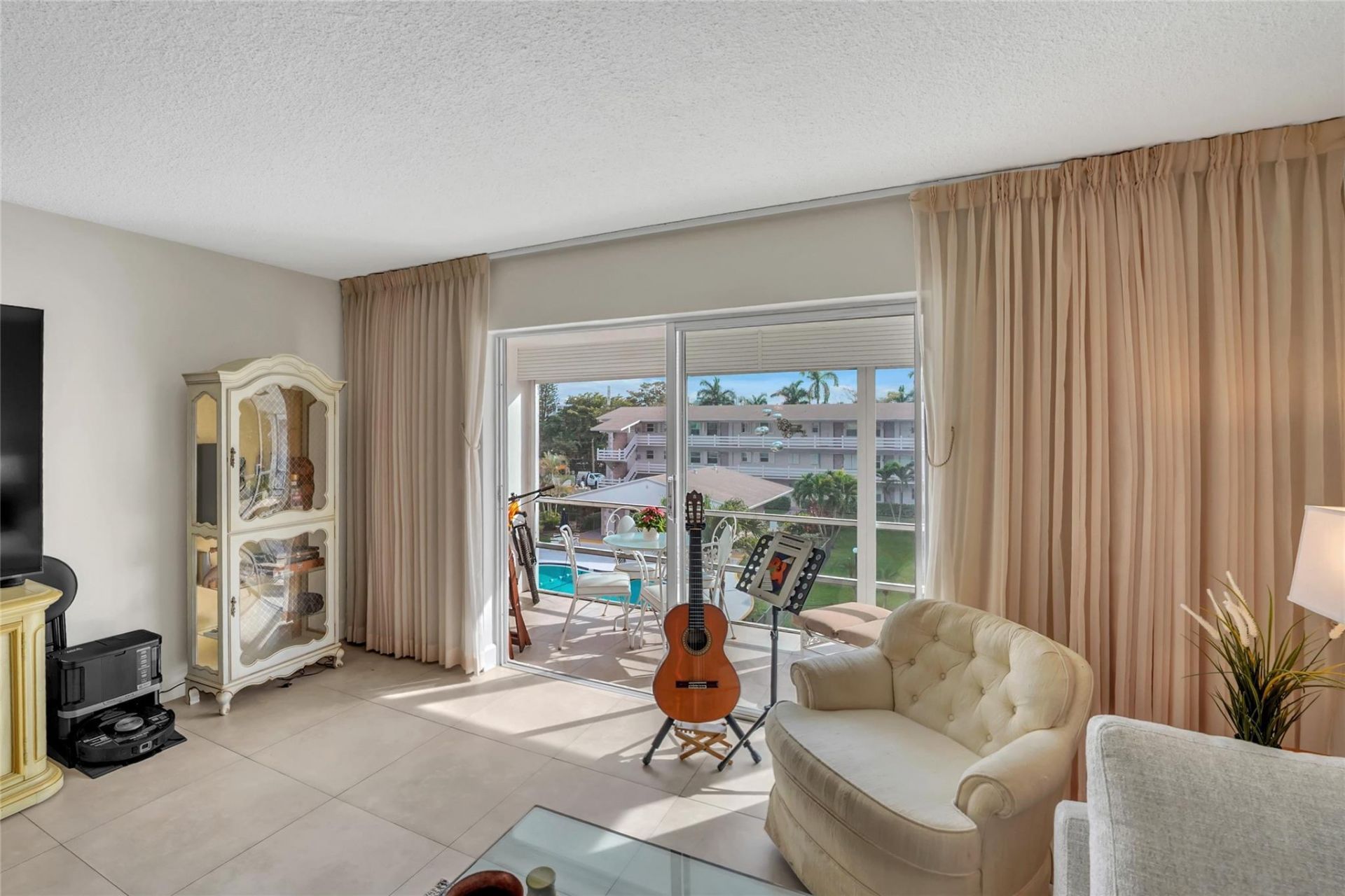700 Layne Boulevard, Unit 301, Hallandale Beach, FL 33009 Photo