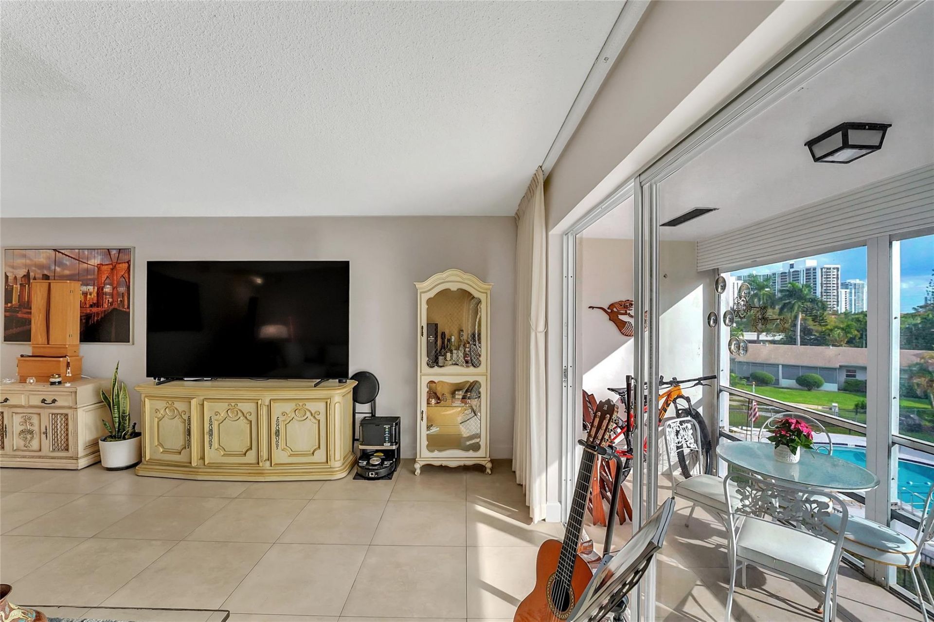 700 Layne Boulevard, Unit 301, Hallandale Beach, FL 33009 Photo