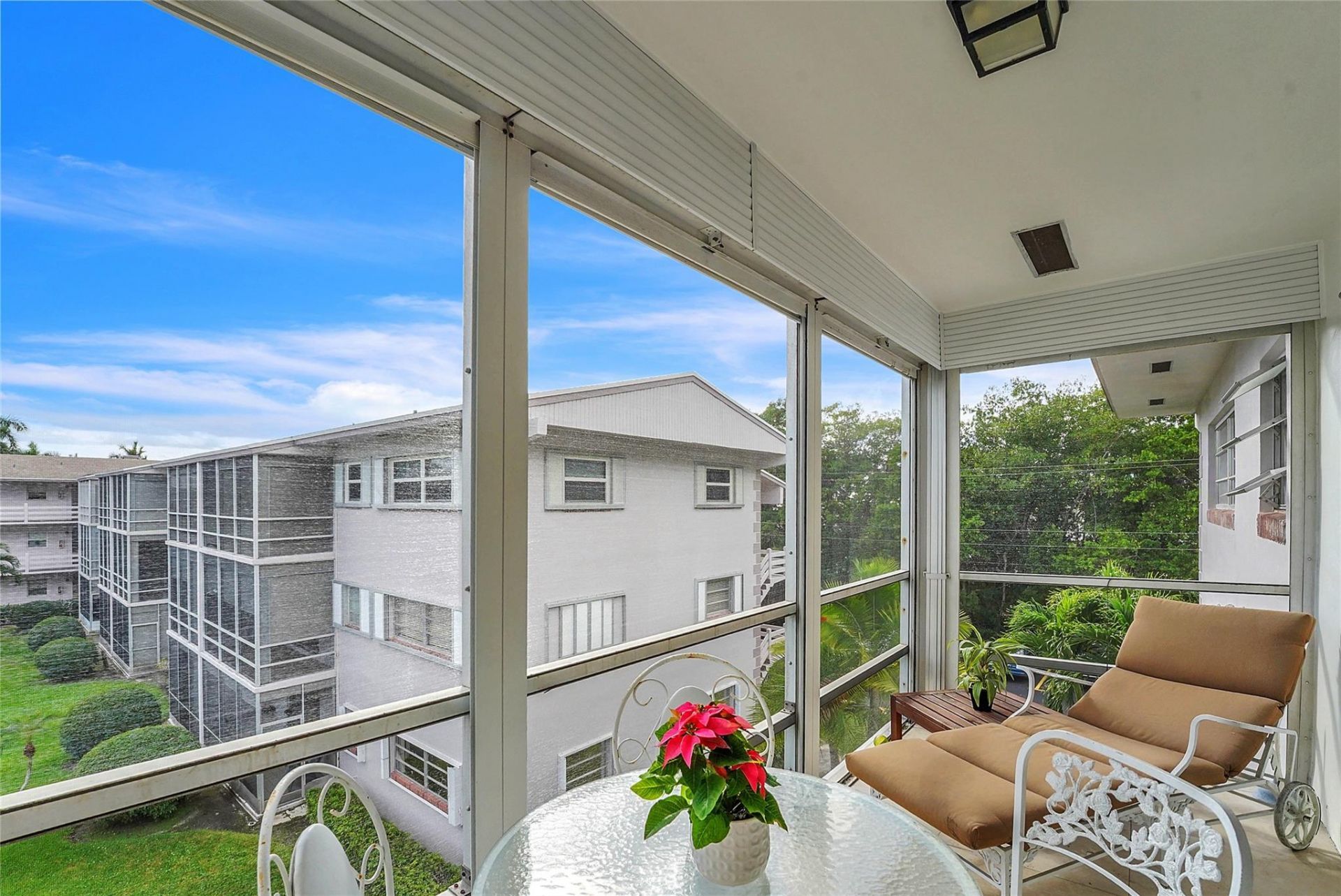 700 Layne Boulevard, Unit 301, Hallandale Beach, FL 33009 Photo