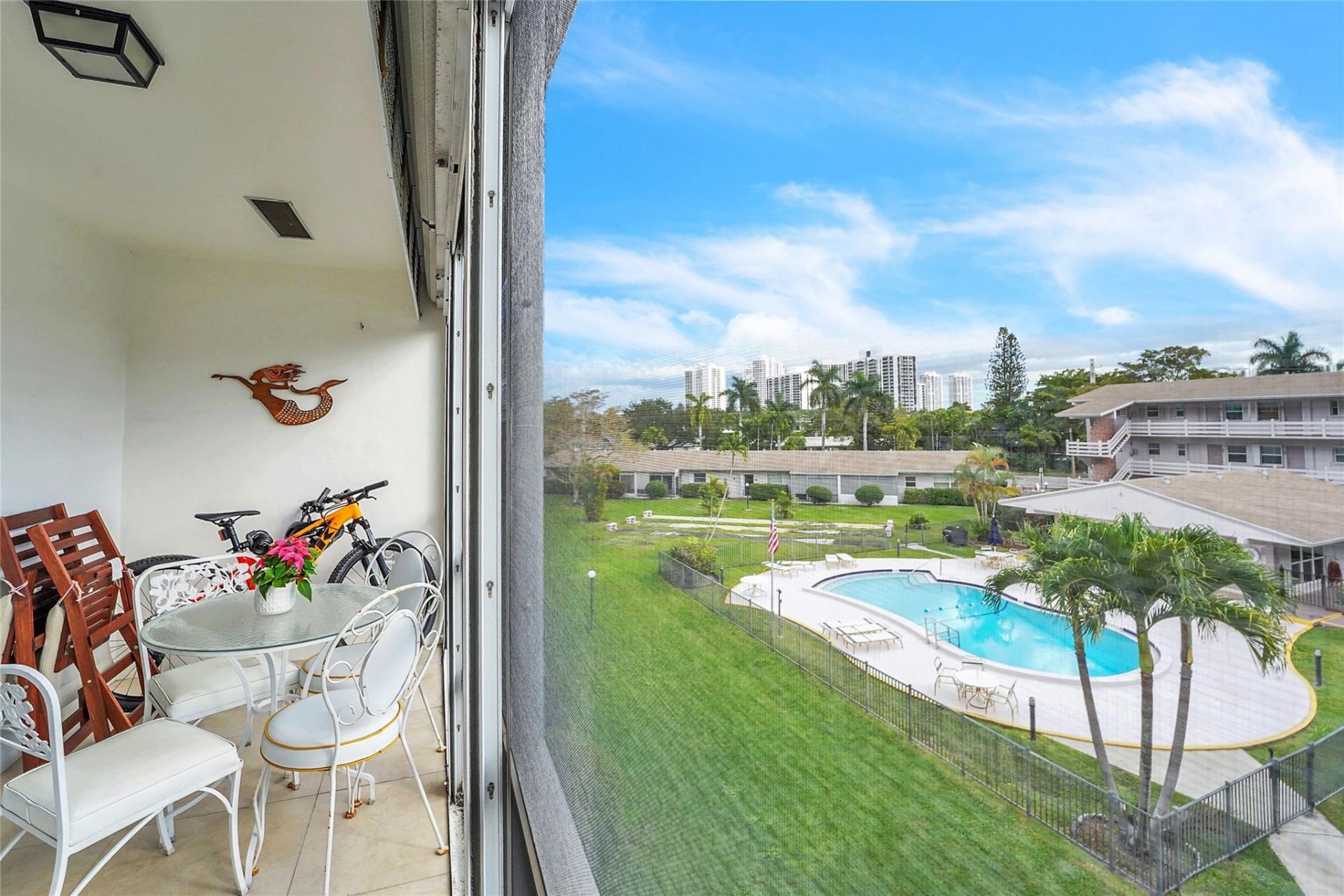 700 Layne Boulevard, Unit 301, Hallandale Beach, FL 33009 Photo