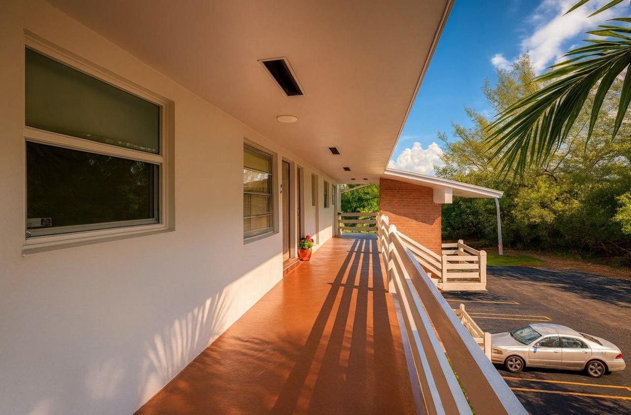 700 Layne Boulevard, Unit 301, Hallandale Beach, FL 33009 Photo