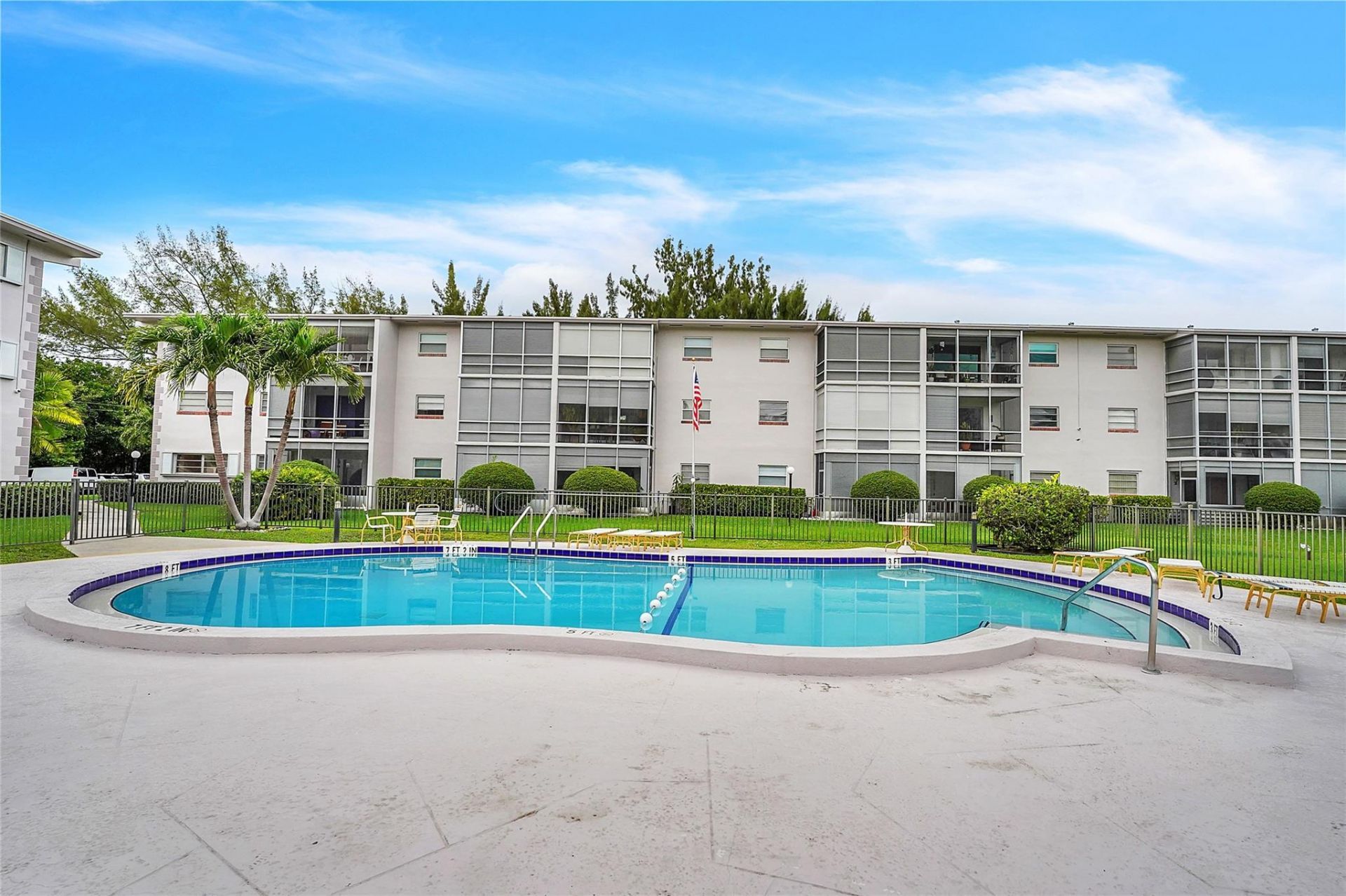 700 Layne Boulevard, Unit 301, Hallandale Beach, FL 33009 Photo