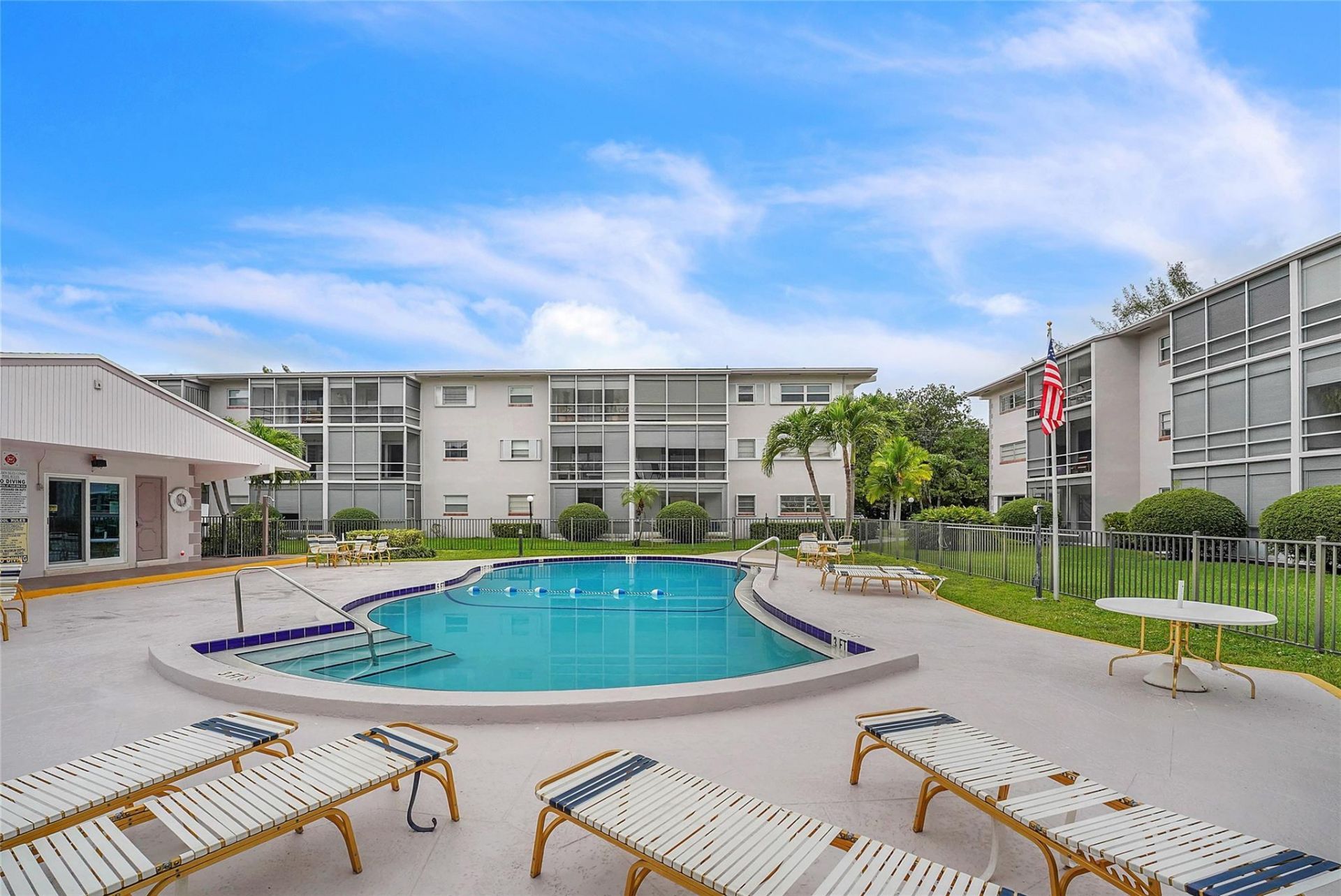 700 Layne Boulevard, Unit 301, Hallandale Beach, FL 33009 Photo