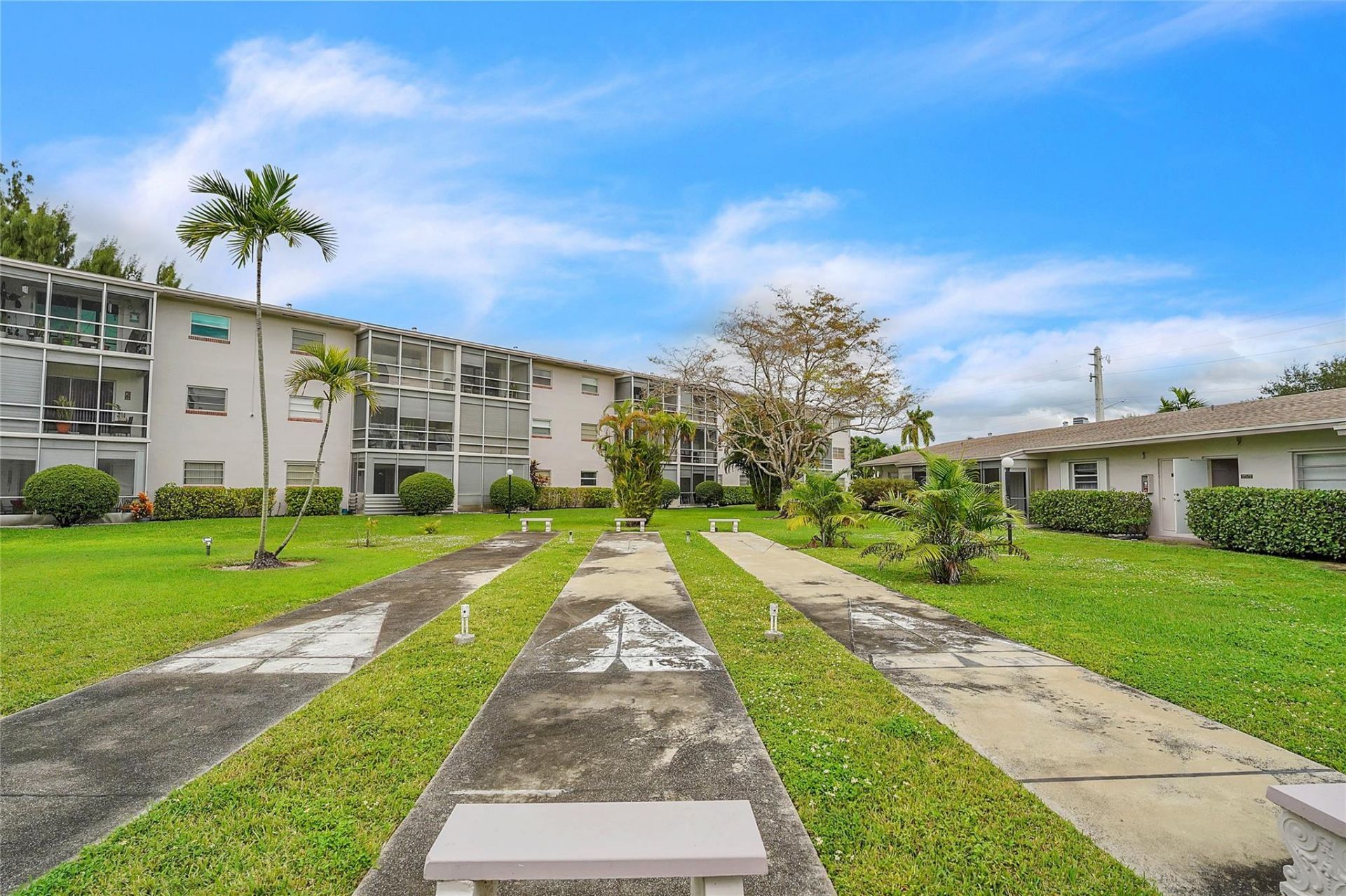 700 Layne Boulevard, Unit 301, Hallandale Beach, FL 33009 Photo