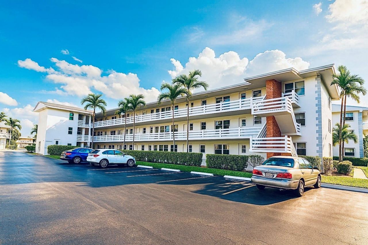 700 Layne Boulevard, Unit 301, Hallandale Beach, FL 33009 Photo