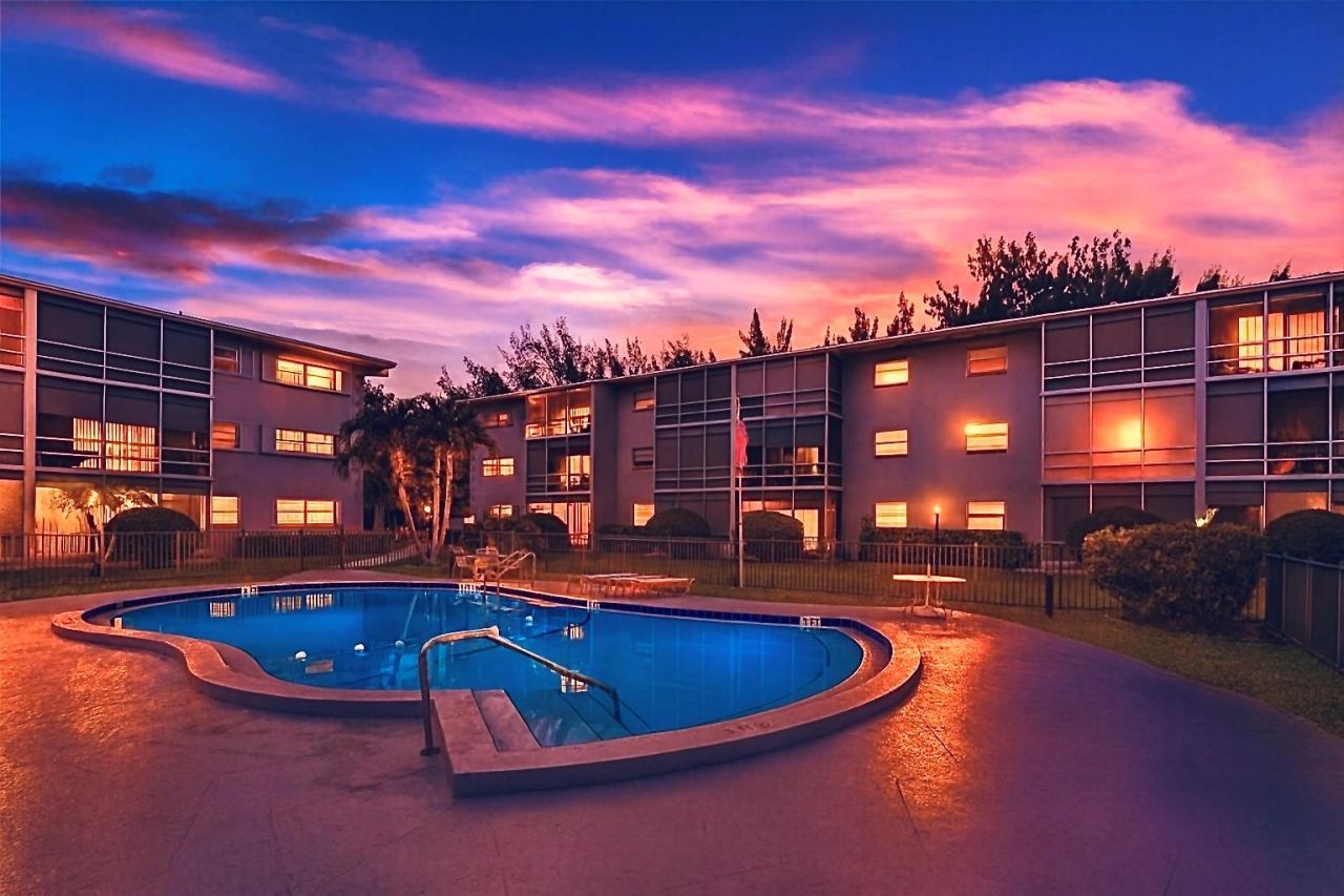 700 Layne Boulevard, Unit 301, Hallandale Beach, FL 33009 Photo