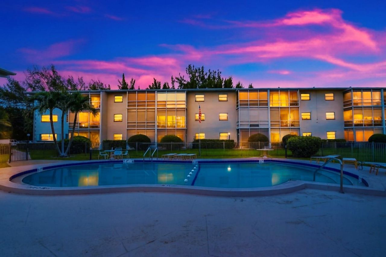 700 Layne Boulevard, Unit 301, Hallandale Beach, FL 33009 Photo