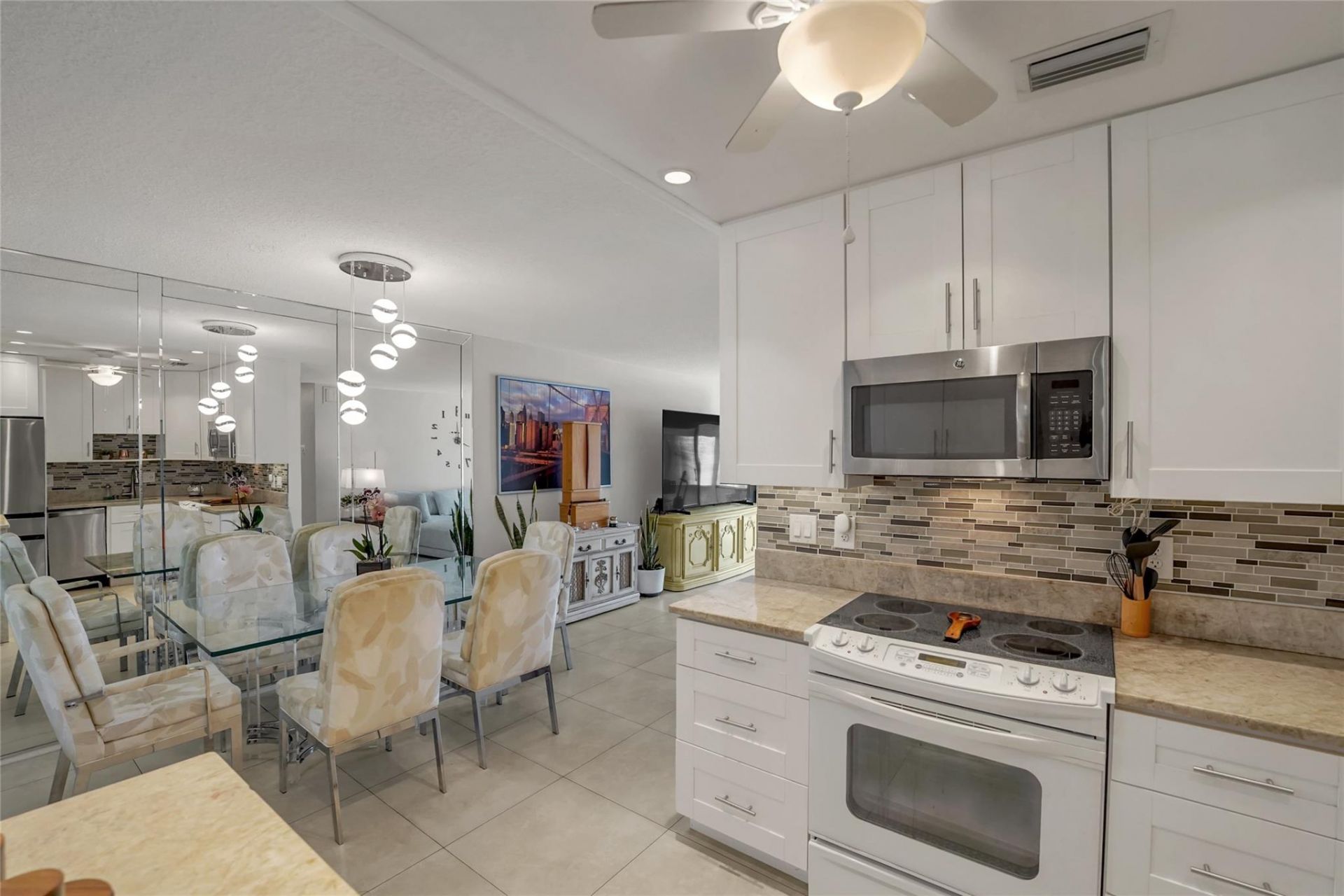 700 Layne Boulevard, Unit 301, Hallandale Beach, FL 33009 Photo