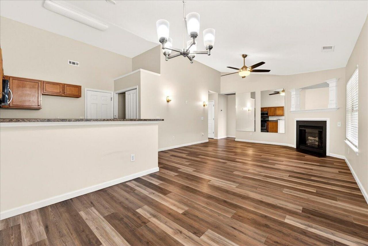 9711 Stockport Circle Photo 10