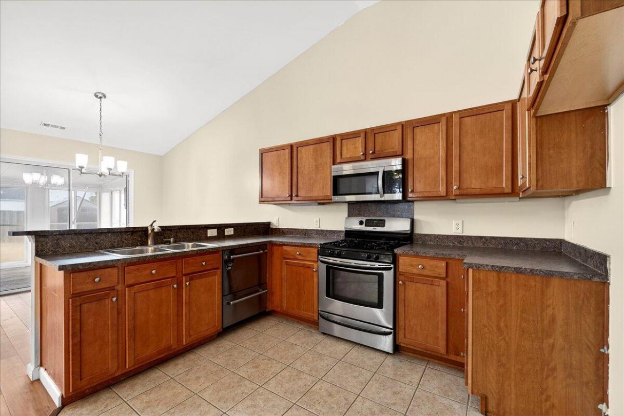 9711 Stockport Circle Photo 16