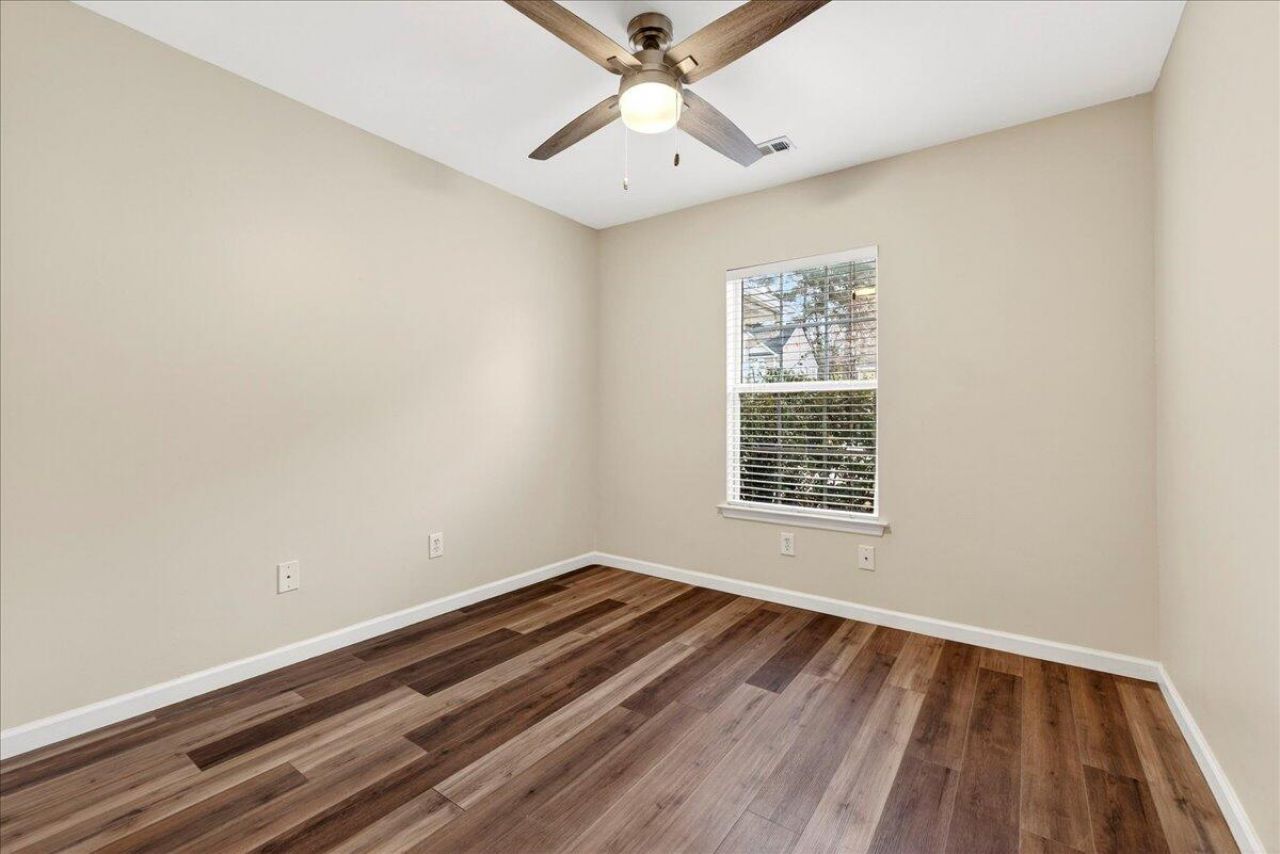 9711 Stockport Circle Photo 23