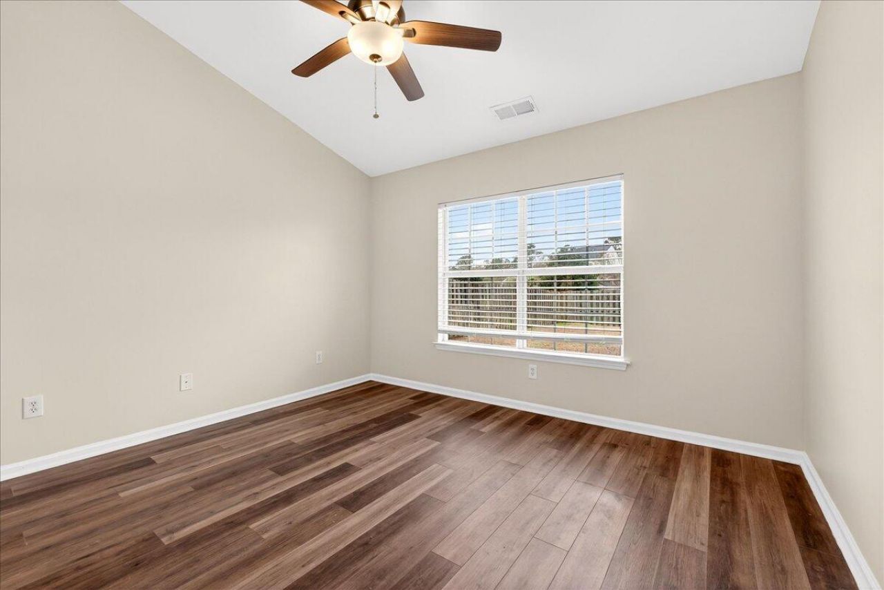 9711 Stockport Circle Photo 27