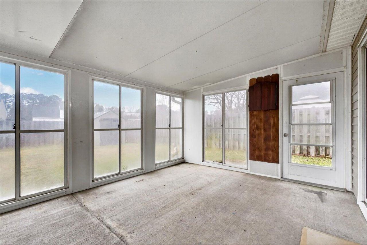 9711 Stockport Circle Photo 31