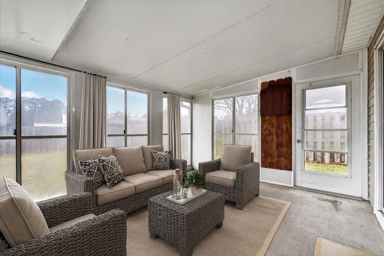 9711 Stockport Circle Photo 32