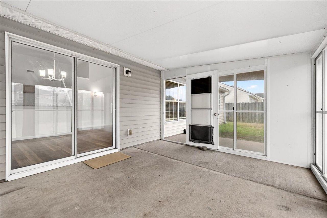 9711 Stockport Circle Photo 33