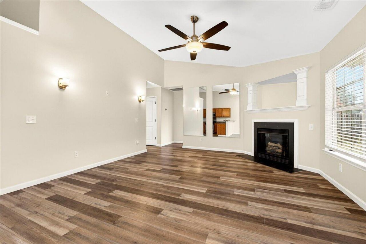 9711 Stockport Circle Photo 5