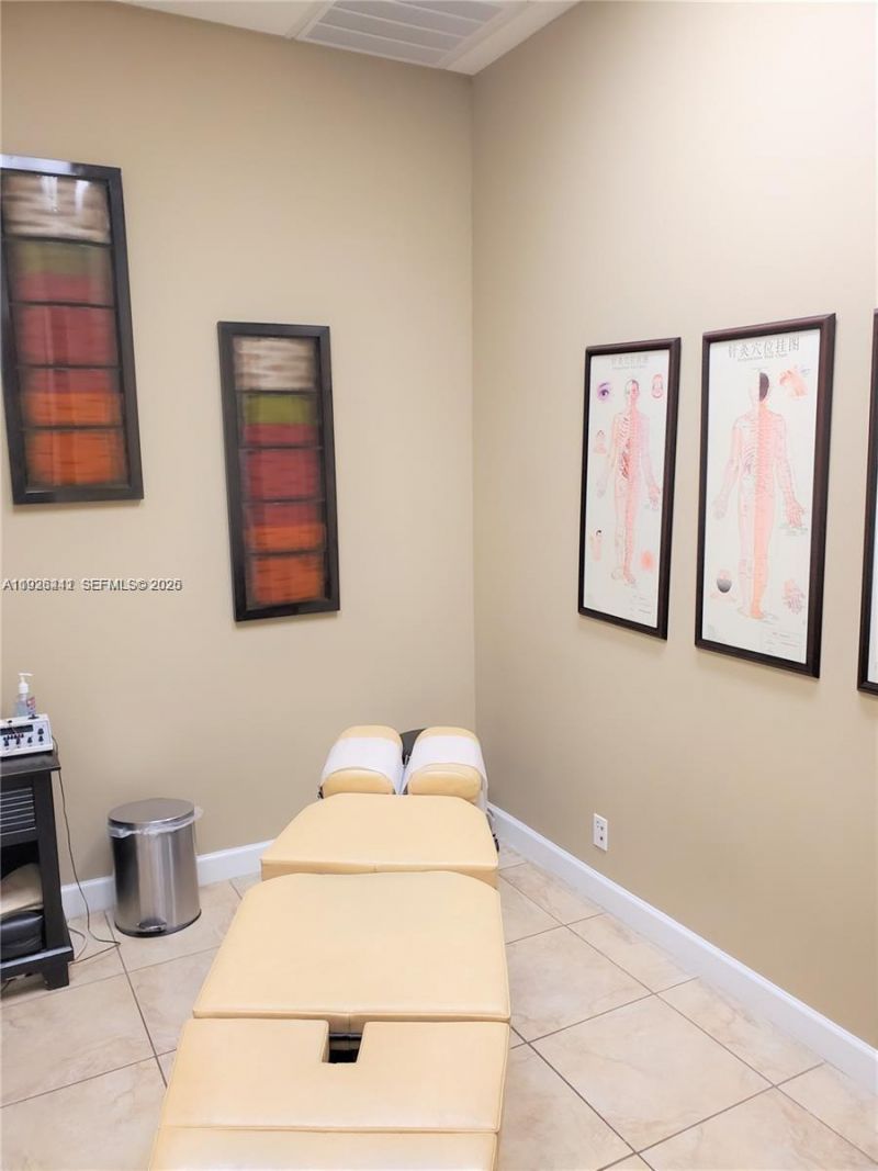 2751 Executive Park Dr, Unit 202, Weston, FL 33331 Photo