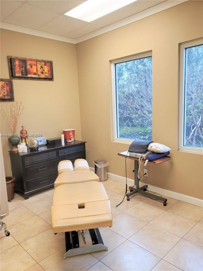 2751 Executive Park Dr, Unit 202, Weston, FL 33331 Photo