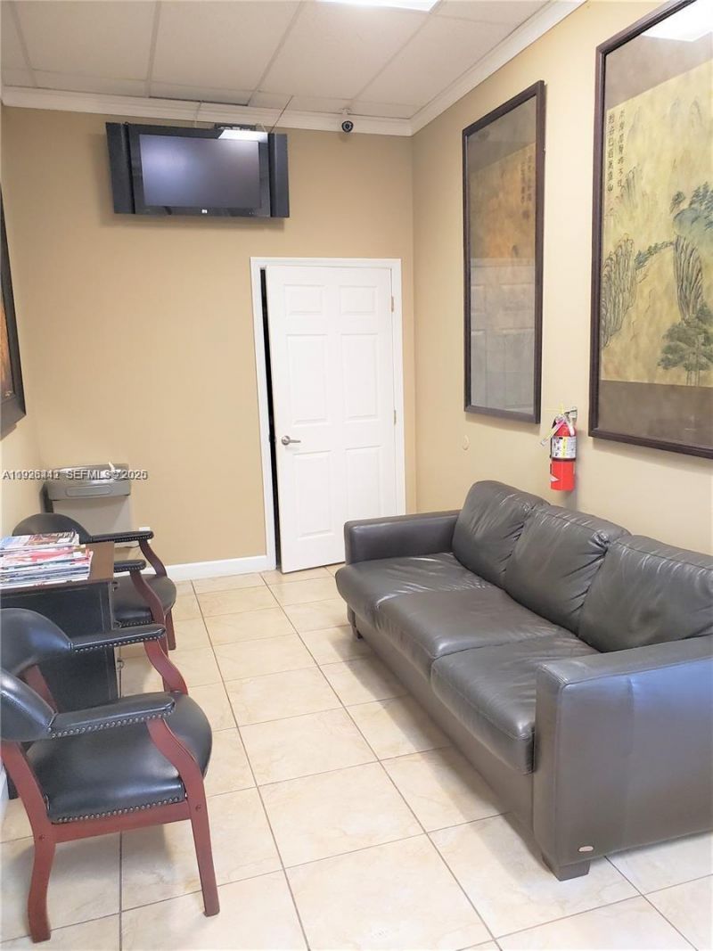 2751 Executive Park Dr, Unit 202, Weston, FL 33331 Photo