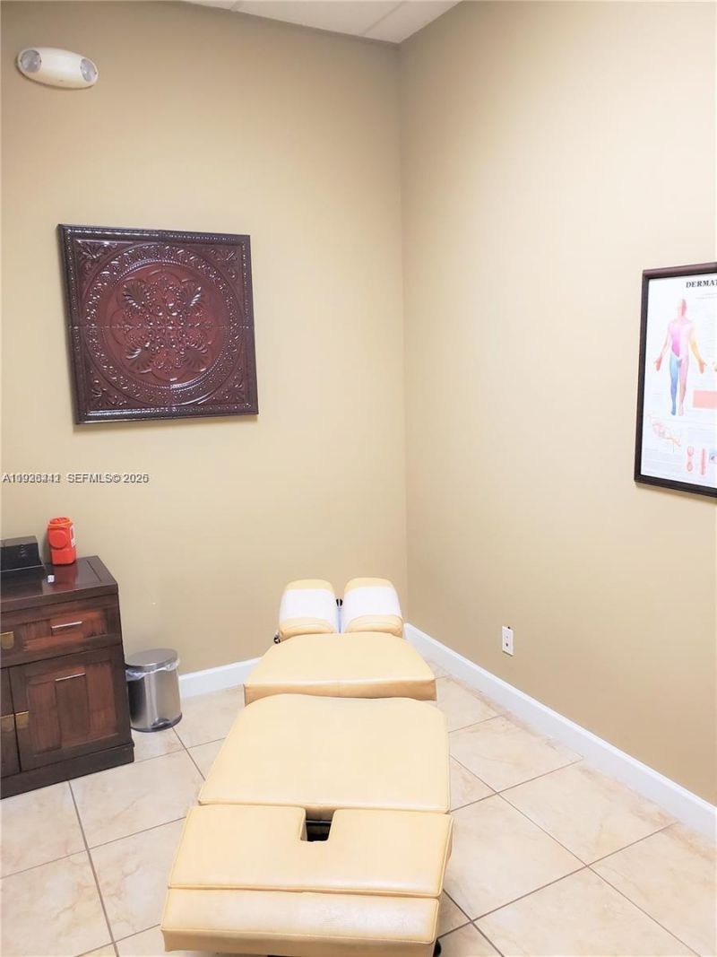 2751 Executive Park Dr, Unit 202, Weston, FL 33331 Photo