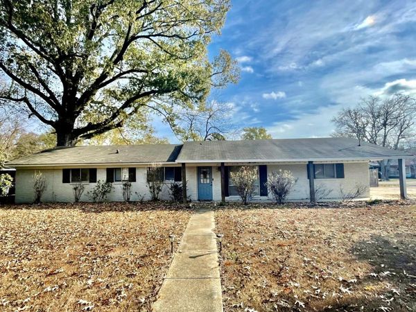 704 Aspen Rd, Starkville, MS 39759