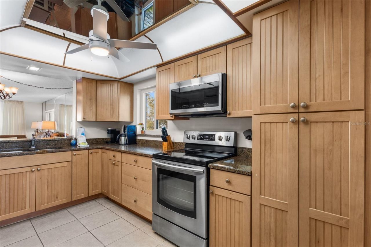 20040 Gulf Boulevard, Unit 605, Indian Shores, FL 33785 Photo